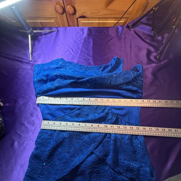 📌Ronni Nicole Lace Unique Layered Evening Dress Perfect For Any Formal Occasion - Picture 10 of 16